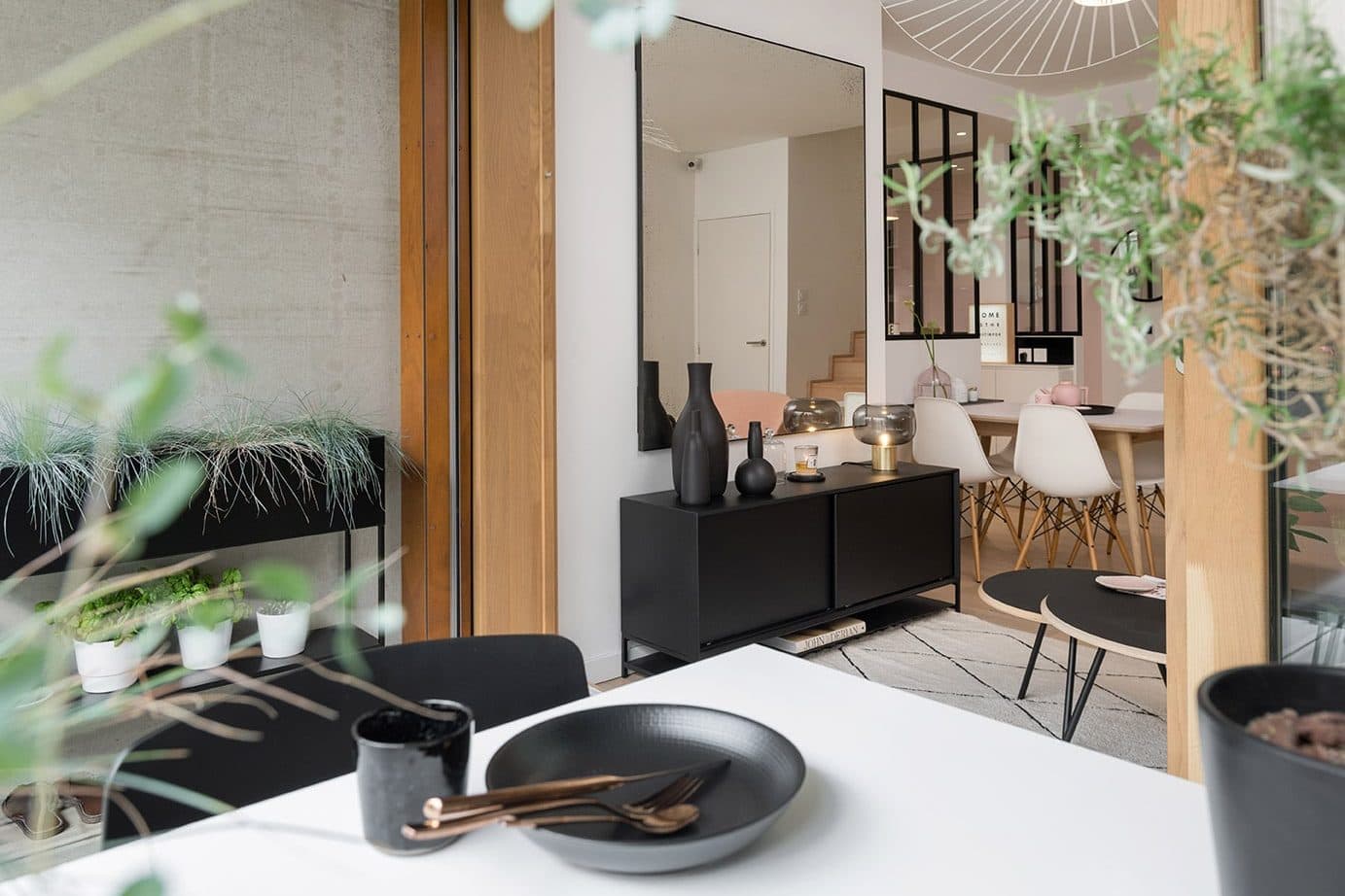 Salle à manger ouverte sur la terrasse
