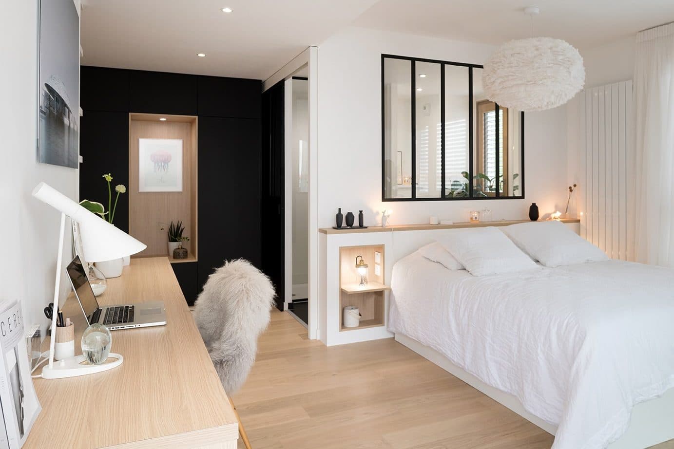 Bureau et rangements sur mesure de la suite