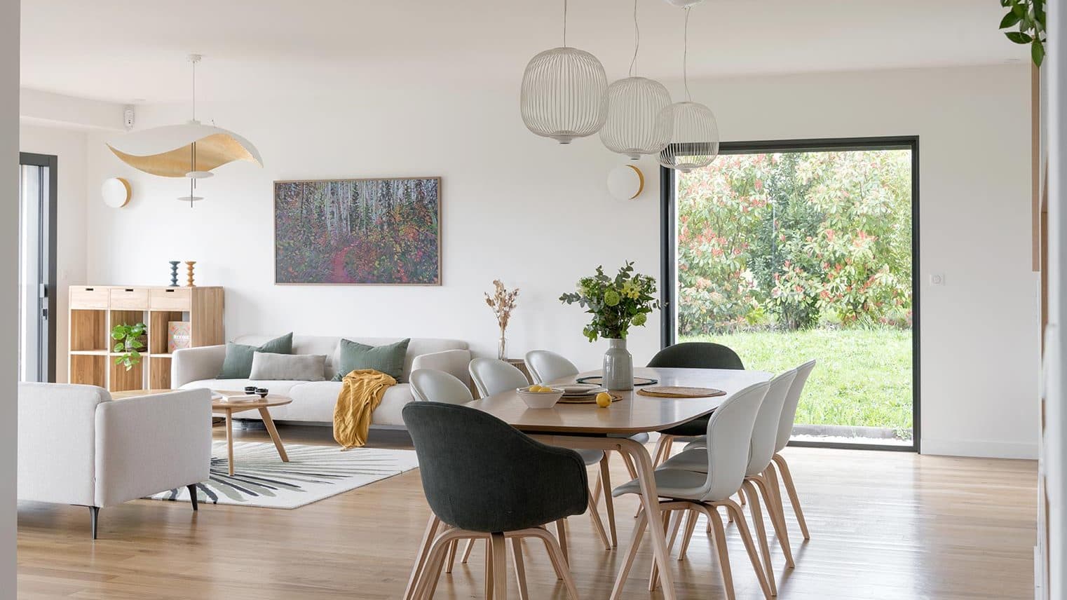 Salon et salle à manger ouverts sur le jardin, maison de 220 m²