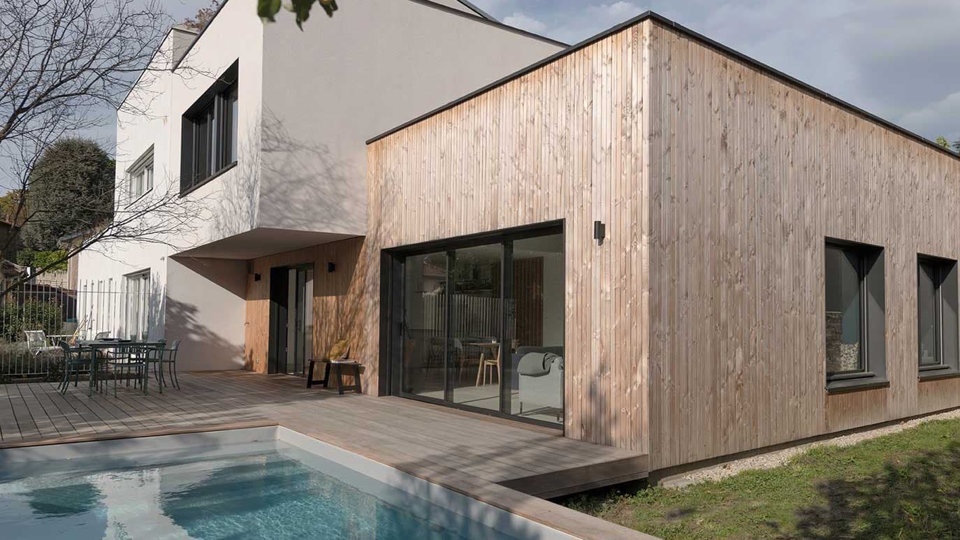 Maison contemporaine avec terrasse et piscine, dans les Monts d'Or